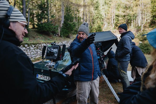 Režiser Gregor Andolšek in direktor fotografije Miloš Srdić med snemanjem  med snemanjem filma To je rop! Gregorja Andolška. Foto Domen Martinčič