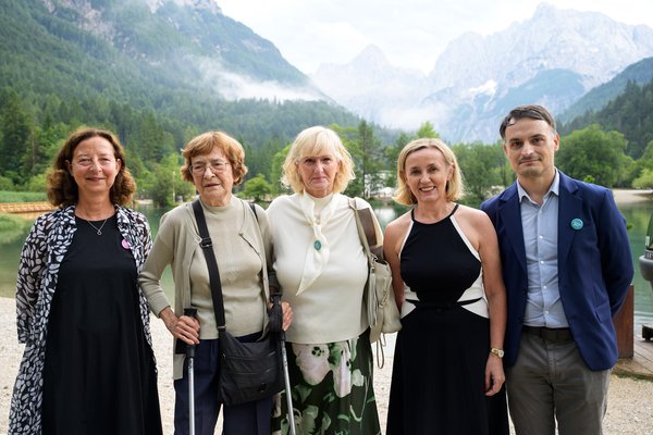 Direktorica Slovenske kinoteke Ženja Leiler, Zdenka Logar Povšič (Mojca v filmu), županja Kranjske Gore Henrika Zupan, direktorica Slovenskega filmskega centra Nataša Bučar in dr. Blaž Mazi, generalni direktor Direktorata za medije na Ministrstvu za kulturo - Foto: Katja Goljat