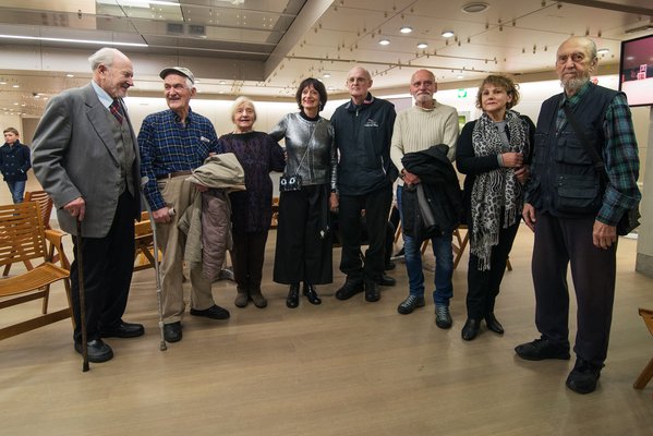 Od leve proti desni: Andrej Kurent, Ivan Marinček (direktor fotografije), Darinka Peršin (montažerka), Manca Košir, Radko Polič, Sandi Pavlin, Stannia Boninsegna, Matjaž Turk. Foto: Katja Goljat