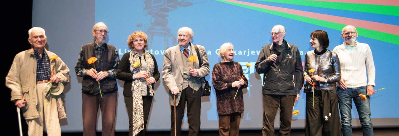 Od leve proti desni: Ivan Marinček (direktor fotografije), Matjaž Turk, Stannia Boninsegna, Andrej Kurent, Darinka Peršin (montažerka), Radko Polič, Manca Košir, Sandi Pavlin. Foto: Katja Goljat
