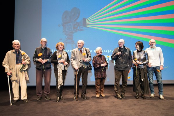 Od leve proti desni: Ivan Marinček (direktor fotografije), Matjaž Turk, Stannia Boninsegna, Andrej Kurent, Darinka Peršin (montažerka), Radko Polič, Manca Košir, Sandi Pavlin. Foto: Katja Goljat