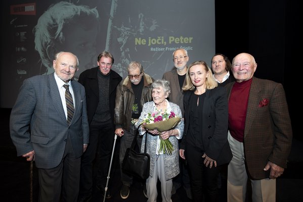 Andrej Kurent, Bor in Tugo Štiglic, Miran Zupanič, Bojan Mastilović, Emilija Soklič (tedanja tehnična direktorica Triglav filma), Nataša Bučar (direktorica SFC) in Ljubo Struna, pomočnik direktorja filma - Foto: Katja Goljat