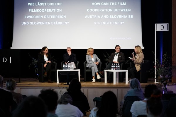 Petra Vidmar (DPS),Roland Teichmann (AFI)_Nataša Bučar (SFC)_Alexander Dumreicher (ZFGI) in moderatorka, Foto: Harald Wawrzyniak-Diagonale