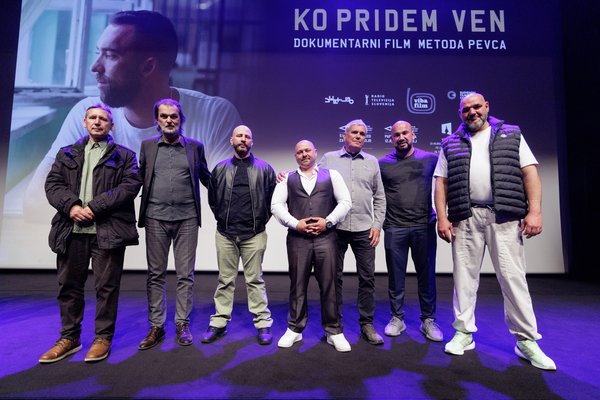 Protagonisti z režiserjem in psihiatrom Vladimirjem Miloševićem - Foto: Matjaž Rušt