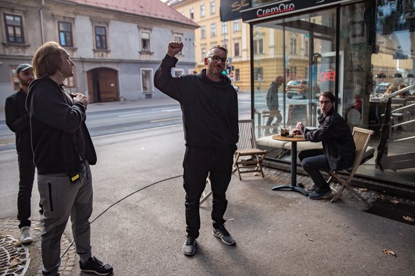 Snemanje filma Izgubljeni sin: Levo zadaj: Martin Draksler, 2. asistent režije, Anže Grčar, prvi asistent režiser, Darko Štante, scenarist in režiser, Jure Henigman, glavna moška vloga (Andrej). Foto Asiana Jurca Avci