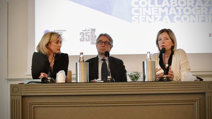 Nataša Bučar, direktorica Slovenskega filmskega centra Paolo Vidali, direktor Filmskega fonda Furlanije – Julijske krajine  Chiara Valenti Omero, vodja Filmske komisije Furlanije – Julijske krajine  Avtor fotografij: Alexander Faganel